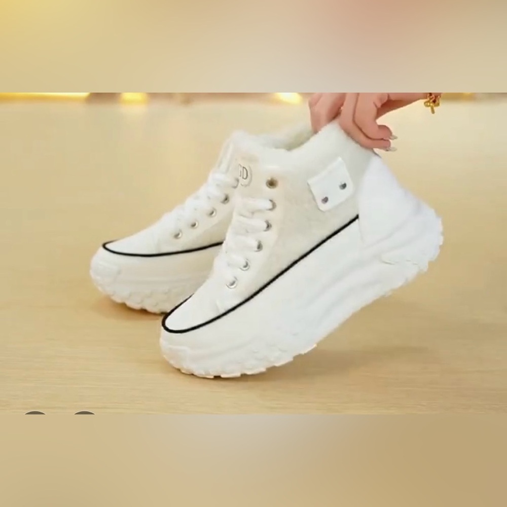 Women's Thick-Soled Comfortable Sports furry Sneakers - Picture 3 of 3